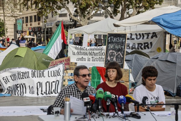 La acampada por la vivienda de València plantea ocupar otros espacios: 