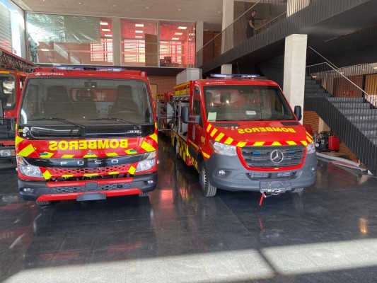 El PP de Alicante exhibe la compra de vehículos de bomberos en plena negociación sobre sus peticiones
