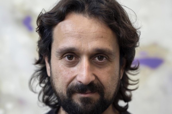 Una hibridación entre la pintura y la escultura: Paco Dalmau explora los límites del color y la emoción