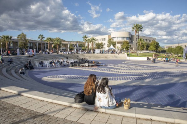 Alumnos de la UJI recibirán 1,15 millones por las Becas Manuela Solís: esta es la lista de beneficiarios