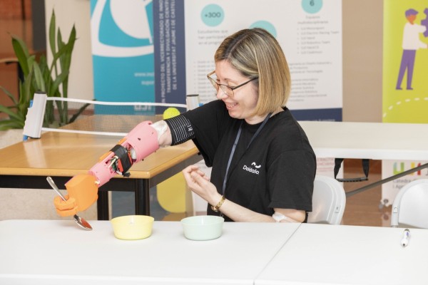 UJI-Hand lidera la I Competición Deportiva Universitaria de Manos Protésicas con un diseño innovador