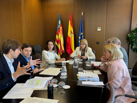 Camarero aborda con la nueva presidenta de Casa Caridad acciones de colaboración y retos sociales comunes