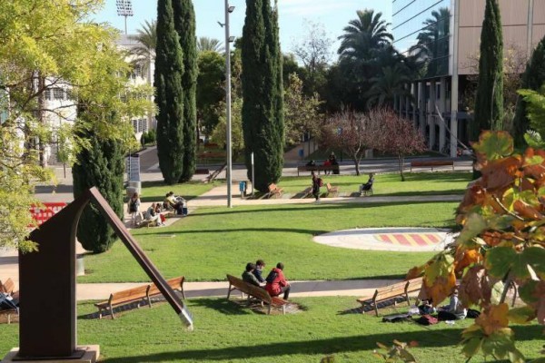 Educación resuelve las Becas Manuela Solís del curso 2023-2024: esta es la lista de beneficiarios