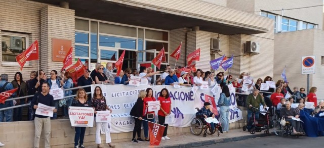 Trabajadores de la residencia de Altabix de Elche piden sosiego y reivindican su papel como cuidadores