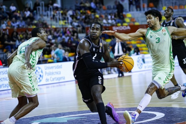 El Odilo cae en Torrelavega (84-69) y se medirá al Betis por el ascenso a la ACB