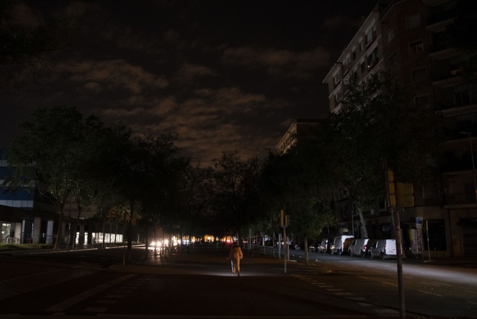 Calles sin luz durante el apagón. - Foto: EP/Alberto Paredes