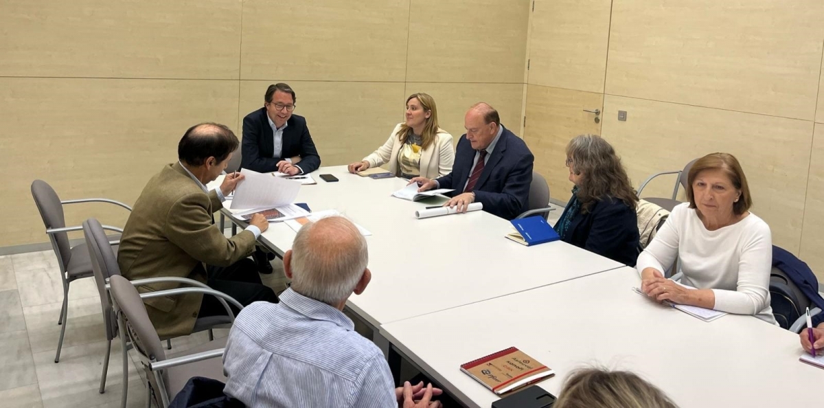 València aborda el desarrollo del primer plan especial para pedanías con vecinos de Castellar-l'Oliveral