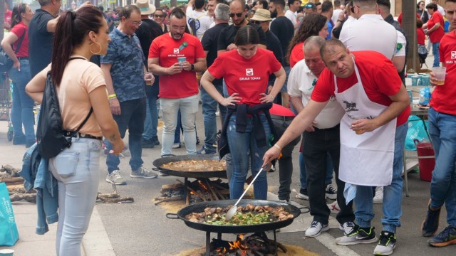 Vila-real vive una multitudinaria jornada de Sant Pasqual con más de 2.100 personas en el concurso de paellas