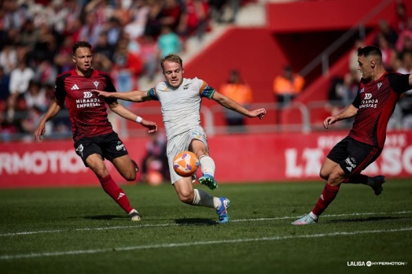 El Castellón sucumbe a sus errores en la segunda parte y pierde frente al Mirandés