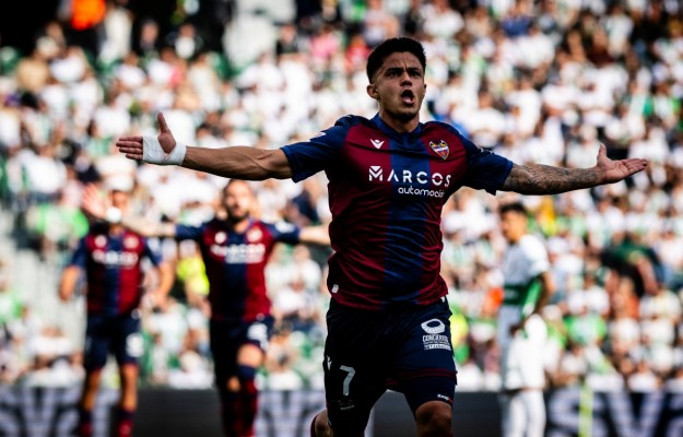 Las notas del Elche CF 1-3 Levante UD: Brugué deja el ascenso directo al rojo vivo