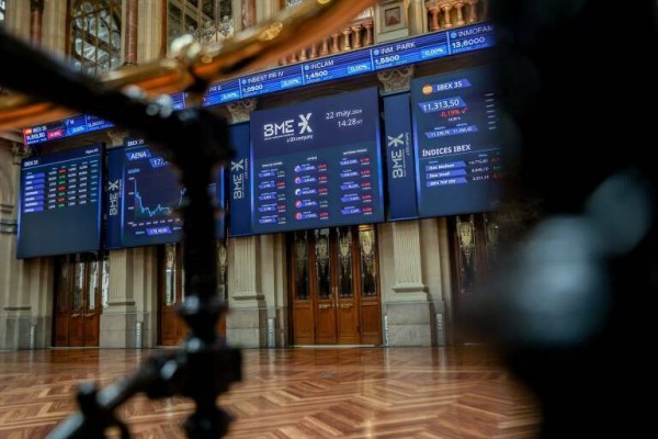 El Ibex 35 se desmarca de Europa y cae un 0,2% afectado por Rovi y Bankinter
