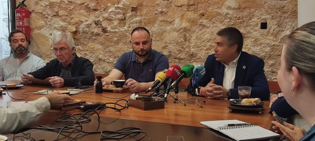 El secretario general de MC afirma que Pepe López y María Dolores Ruiz han provocado una 