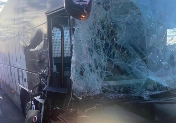 El Efesé sufre un accidente cuando regresaba de Zaragoza con sólo daños en el autobús