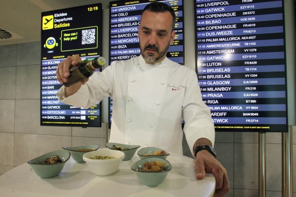 Las salas VIP de El Altet y Manises estrenan platos de un chef con estrella Michelin