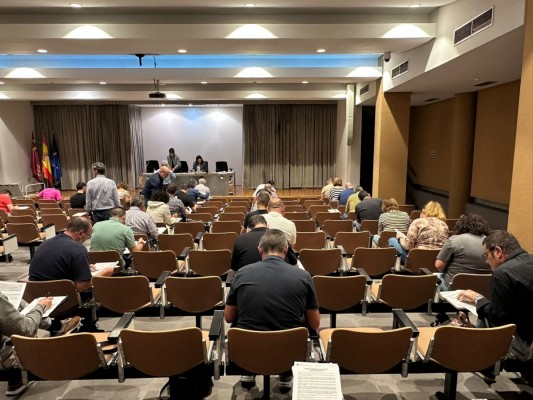 Más de 40 personas se presentan en los primeros exámenes de la Región para el título de transporte en mercancías peligrosas