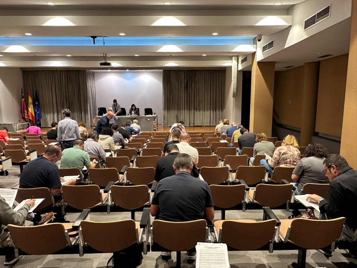 Más de 40 personas se presentan en los primeros exámenes de la Región para el título de transporte en mercancías peligrosas