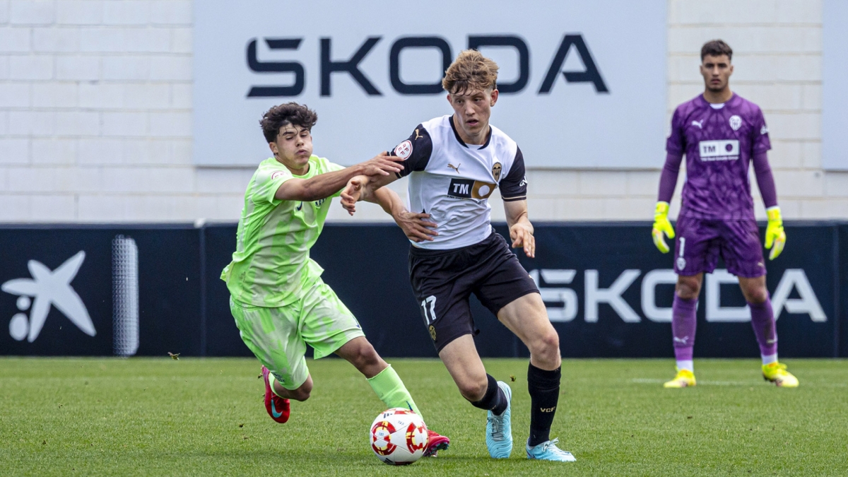 Empate entre el VCF Juvenil A y el FC Barcelona en un partido de poder a poder