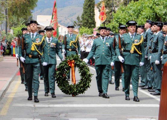 Alhama de Murcia rinde honores a la Guardia Civil por su 181º aniversario
