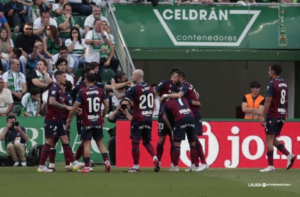 Brugué, con su segundo doblete, iguala a Morales como máximo goleador