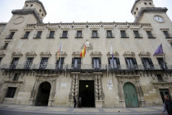 El SEP logra que un juzgado inste a Alicante a indemnizar a 4 funcionarios interinos cesados