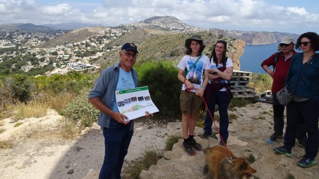 Más de 1.000 personas descubren la geología del espectacular litoral de Teulada Moraira