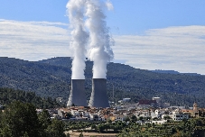 Les Corts aprueban pedir que se prorrogue la vida útil de la central nuclear de Cofrentes