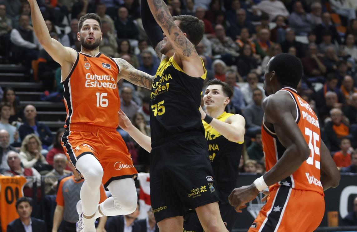 Jovic y Brimah no entrenan junto al resto del grupo y están pendientes de evolución 