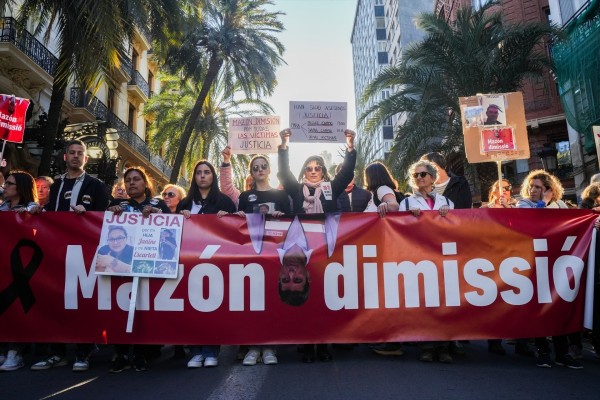 Convocan una nueva manifestación contra Mazón el 29 de mayo tras suspenderse la última por el apagón