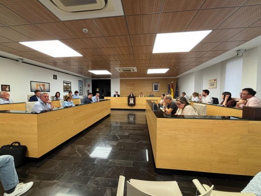Crisis en el Ayuntamiento de Almassora: el PP se decanta por los tránsfugas... y Vox abandonará el gobierno