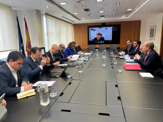 Elche pide mejoras ferroviarias mientras estudian la integración de la estación del AVE