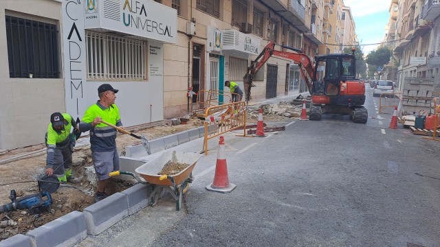 Elche inicia las obras de reforma de aceras en el barrio de la Zapatillera y retirada de cableado