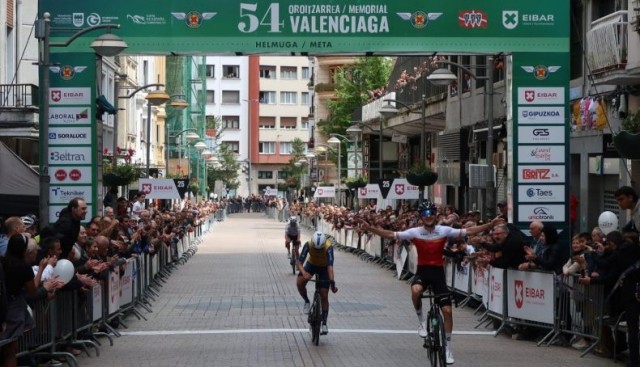 César Pérez, joven murciano de 20 años, roza el título en la Copa de España élite