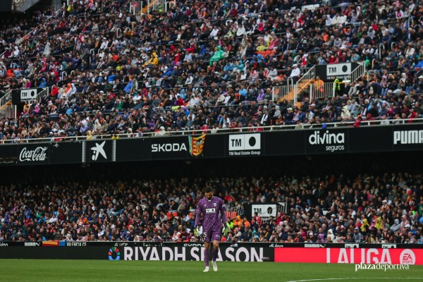 LaLiga denuncia cánticos ofensivos en Mestalla, Montjuic y Balaídos