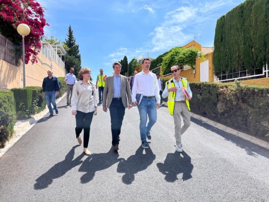 Molina completa la renovación del asfalto en Altorreal y trabaja en las calles de La Alcayna