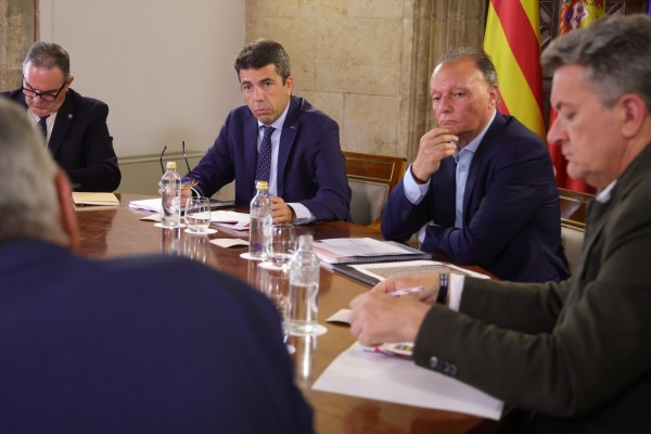 Navarro (CEV) entrega a Mazón su informe de propuestas en infraestructuras tras la Dana