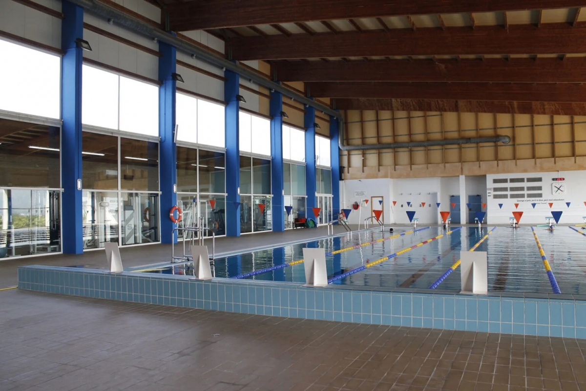 Els treballadors de la Piscina Municipal de Pego denuncien un any d'incompliment del conveni col·lectiu