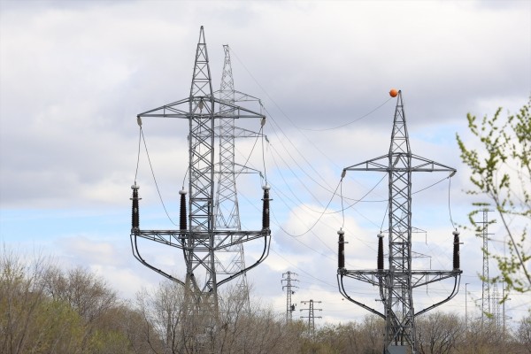 El PSOE cuestiona crear una empresa pública de energía porque 