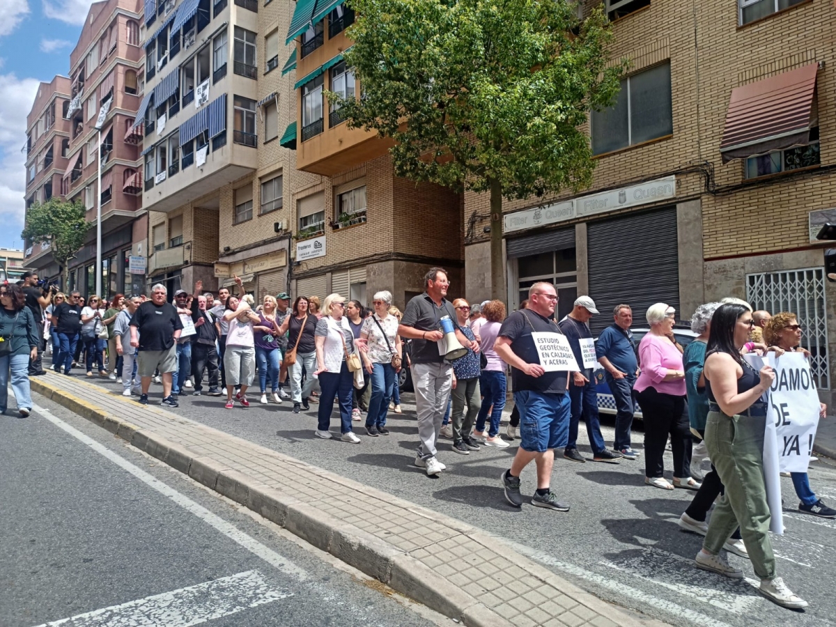 El plan de Elche con la calle Clara Campoamor: nuevo alcantarillado y posible nuevo relleno en el tramo afectado