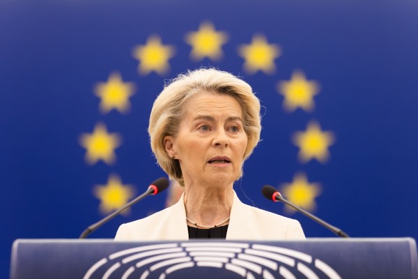 El TJUE falla contra la Comisión Europea por ocultar los mensajes de texto de Von der Leyen con el CEO de Pfizer