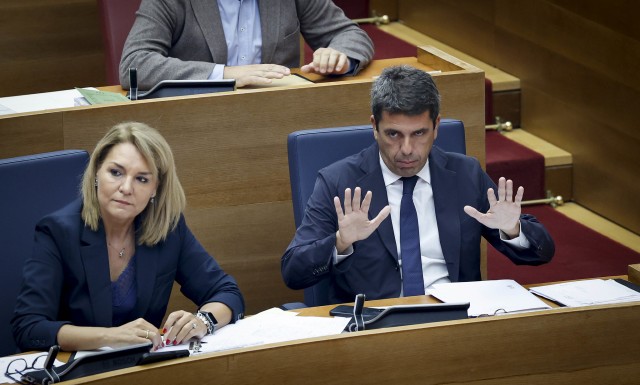 La condena a Zaplana embarra Les Corts: la izquierda acusa a Mazón de ser su 