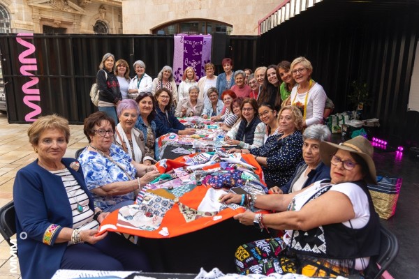 Mucho Más Mayo teje recuerdos y experiencias en Cartagena con un laboratorio ciudadano de patchwork