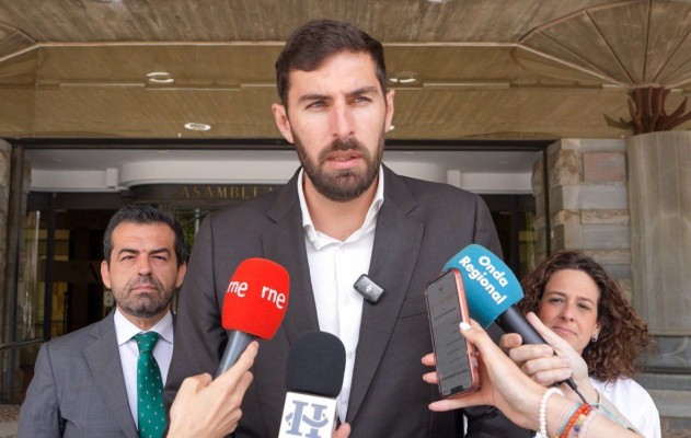 Antelo carga contra PP y PSOE: 