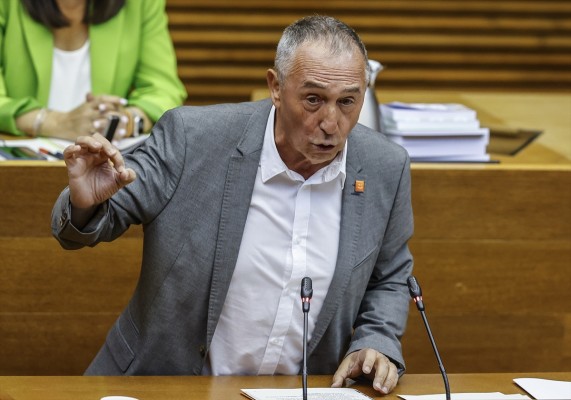Compromís se queda solo en Les Corts para modificar el estatuto de expresidentes