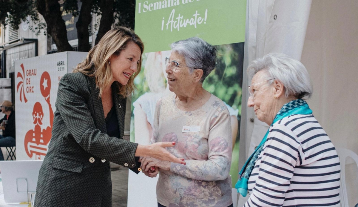 La alcaldesa de Castelló, Begoña Carrasco, animando a participar en la consulta pública. - La alcaldesa de Castelló, Begoña Carrasco, animando a participar en la consulta pública.