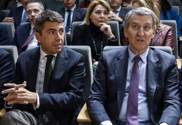 Feijóo remite a la jueza sus 'whatsapps' con Mazón el día de la Dana y pide declarar por vía telemática
