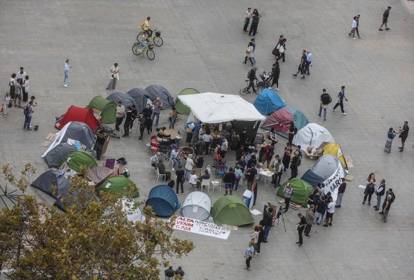 La acampada por la vivienda de València denuncia la inacción de gobiernos y pide reunirse

