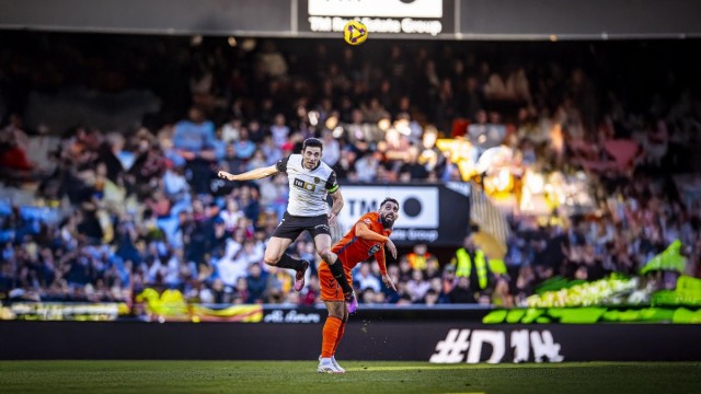 César Tárrega, tercer defensa central con más duelos aéreos ganados en la Liga