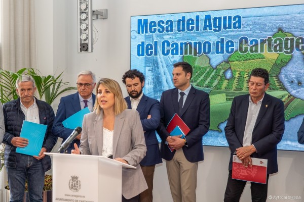 El Campo de Cartagena se une para frenar los recortes al trasvase: 