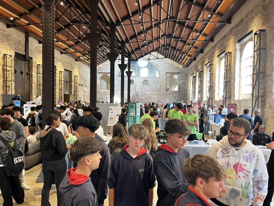 L'Alcoià-el Comtat apuestan por la FP: 15 centros, 40 empresas y 900 alumnos se acercan a estos estudios