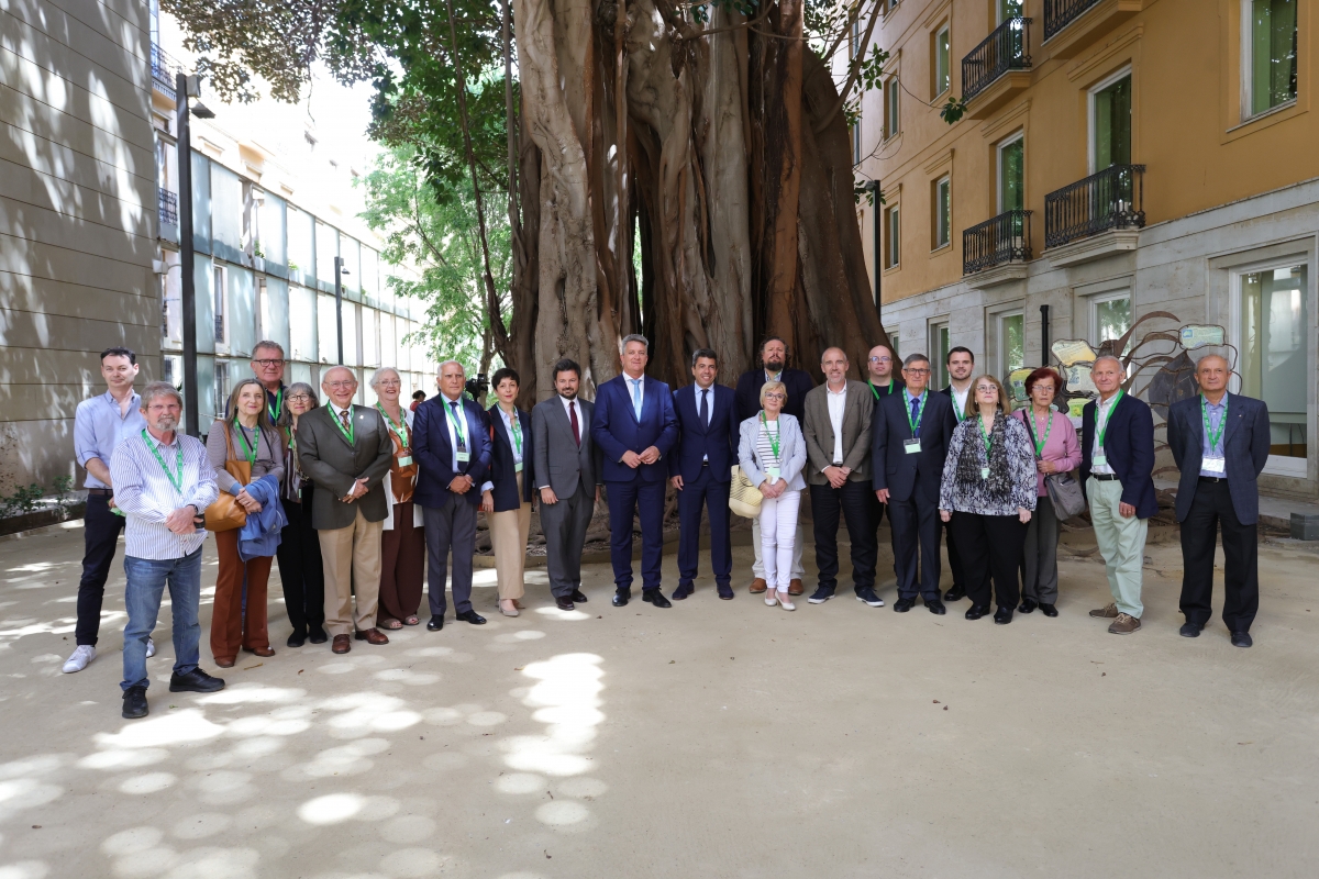 Mazón se reúne con afectados por deslindes y entidades sociales tras las aprobación de las leyes de Costa y Voluntariado